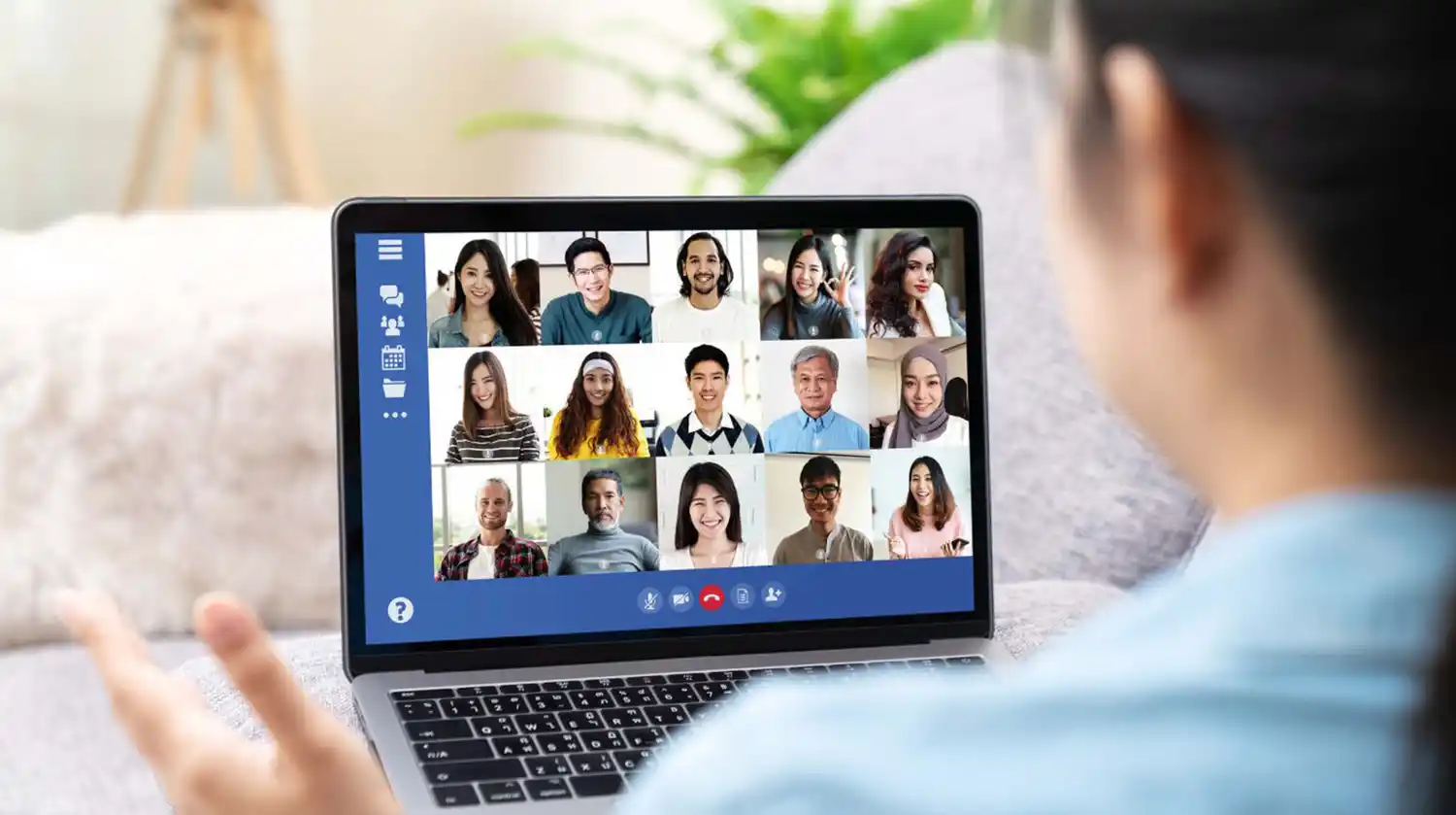 Videollamada: Un profesor lloró durante una clase