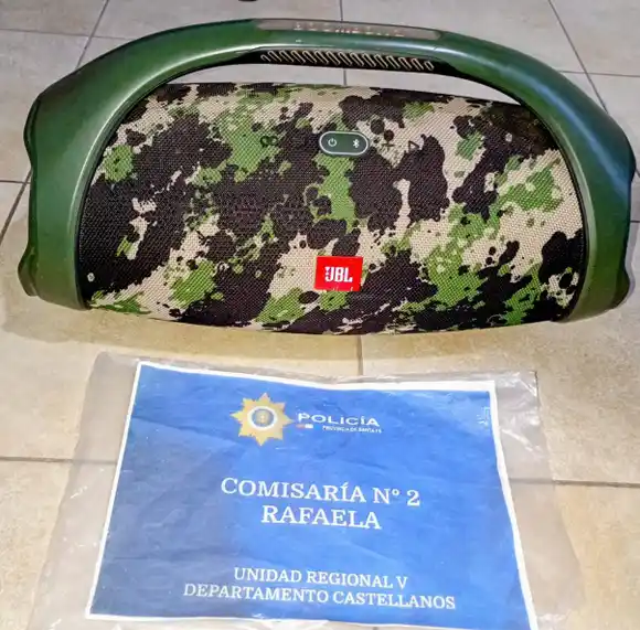 Cargaba un bulto sospechoso en el hombro, hasta que llegó la policía