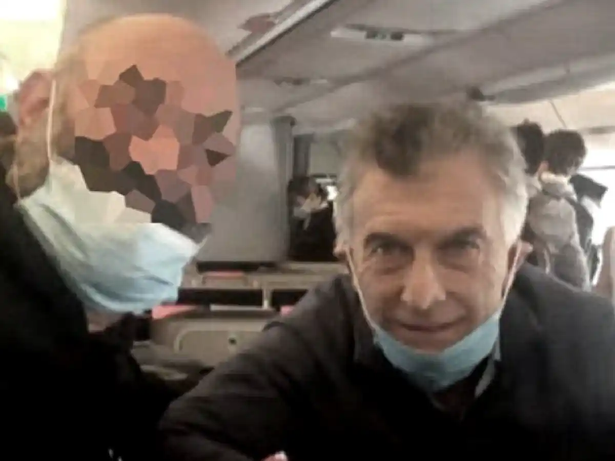 Macri llegó al país y mañana debe presentarse ante la Justicia