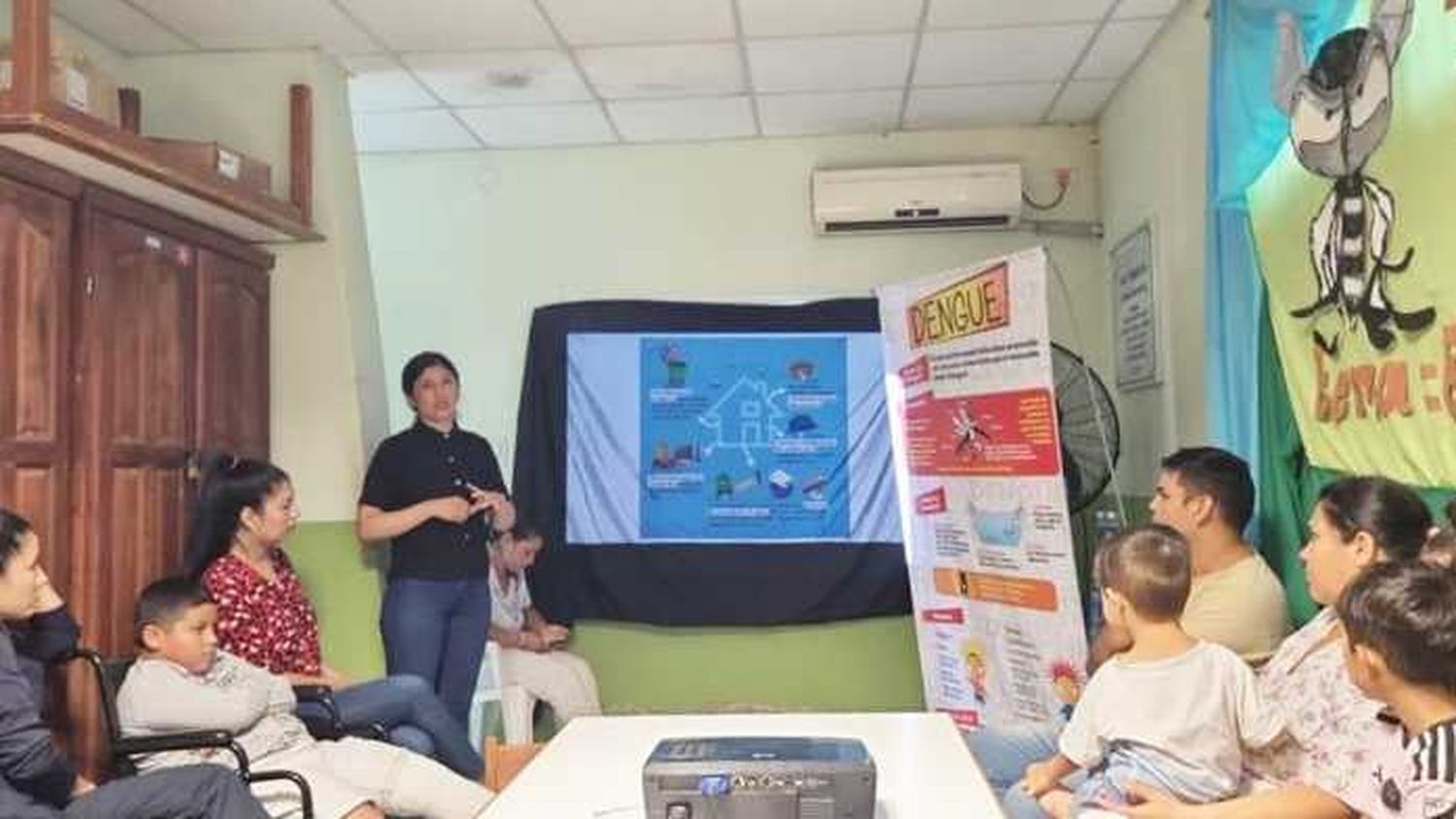 Niños de la escuela hospitalaria del Hospital de la Madre
y el Niño aprendieron sobre prevención del dengue