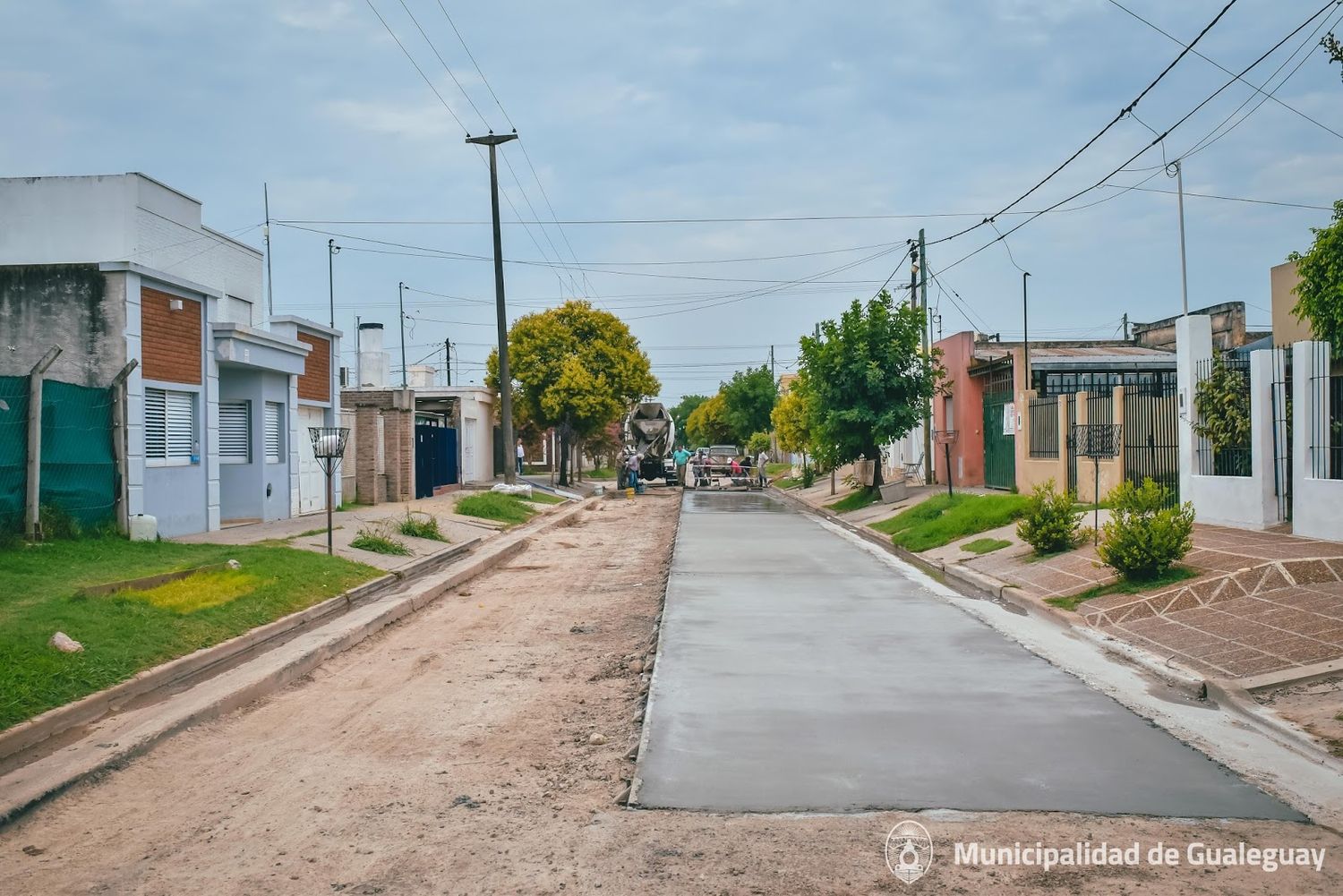 Covid: personal aislado en la planta de pavimento