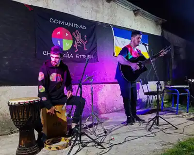 Tonga Udimar presentó “Deja que fluya”, un segundo álbum íntimo, diverso y profundamente personal