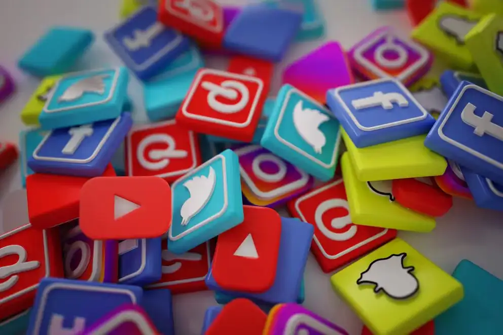 España avanzará con una prohibición del uso de redes sociales para menores de 16 años