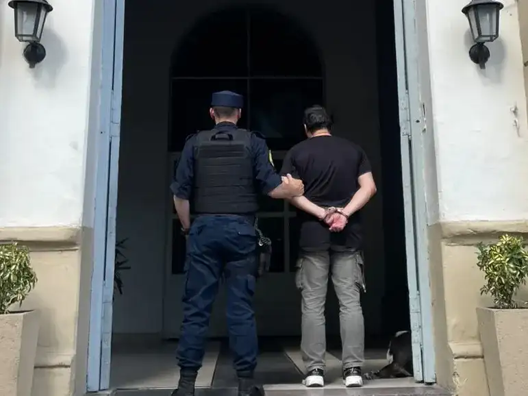 Detuvieron al portero de un edificio acusado de entrar a un departamento y robar dinero