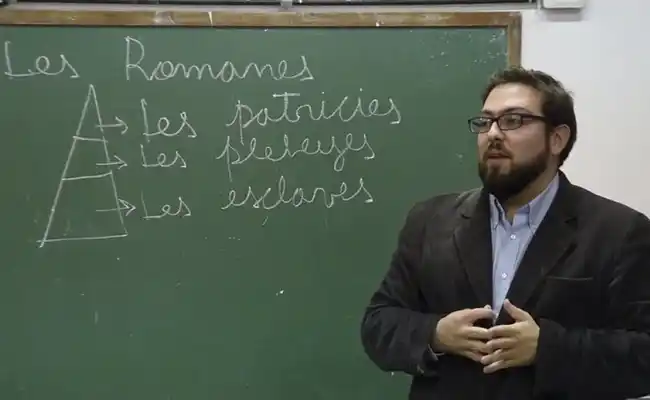 Video: el profesor que da clases usando el lenguaje inclusivo