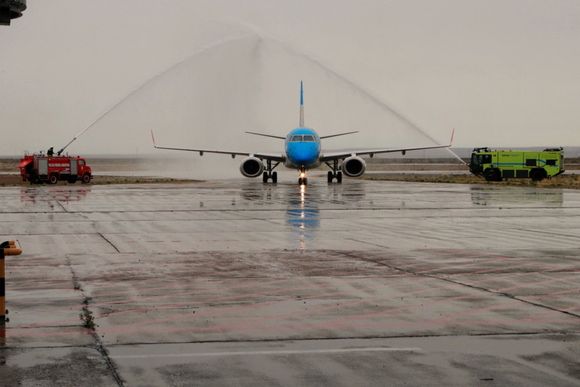 Aerolíneas Argentinas inauguró sus vuelos a Trelew para la temporada de avistaje de ballenas