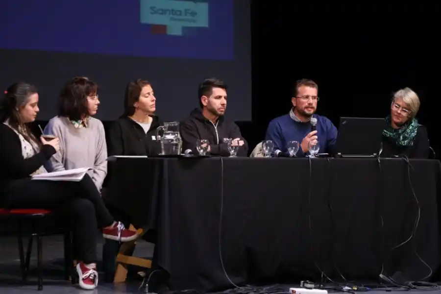 La Provincia realizó un conversatorio sobre la actividad física y los consumos problemáticos en la era digital