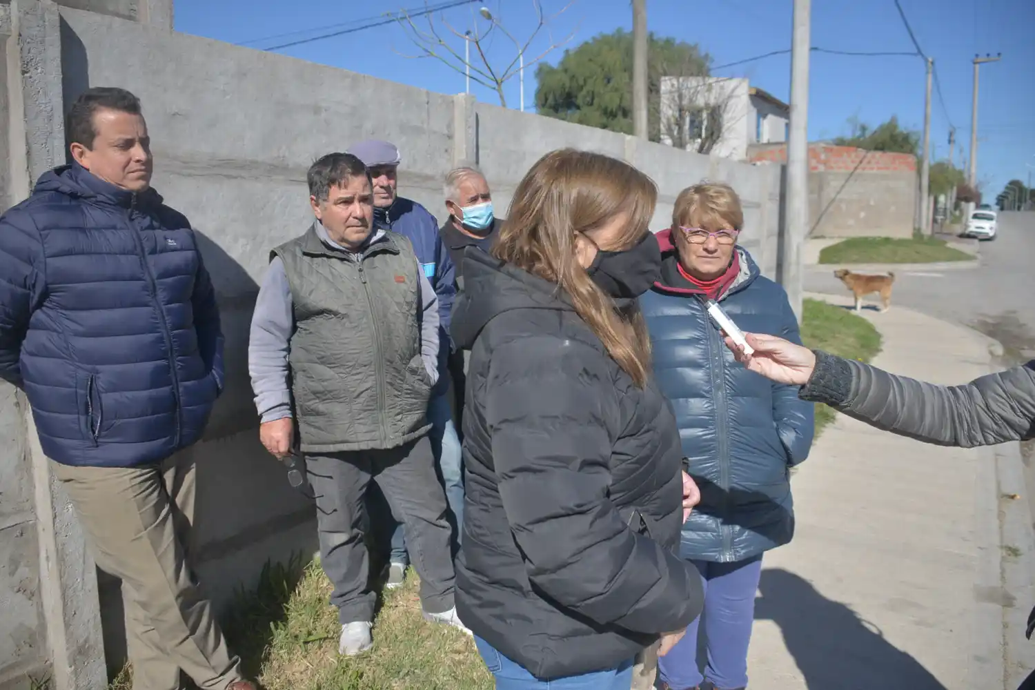 Vecinos de Cabral y Azucena reclaman respuestas por la obra de gas que el Municipio dejó inconclusa