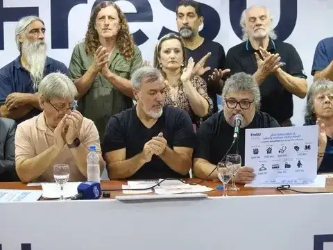 El Frente de Sindicatos Unidos reclamó un salario mínimo de tres millones de pesos.