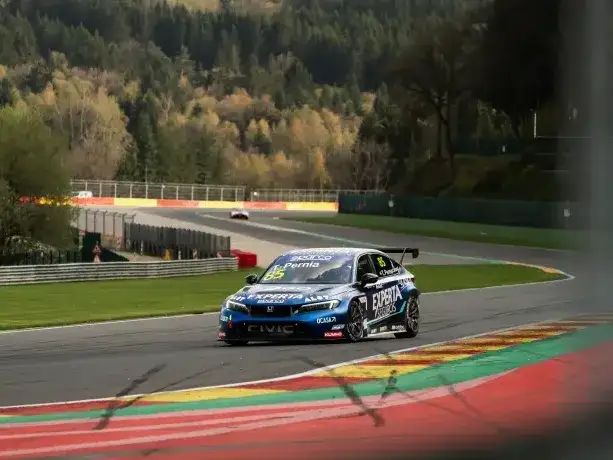 El auto de Tiago Pernía, que ya corrió en Spa.