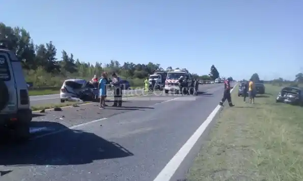 Triple choque y una persona atrapada en la isla Talavera