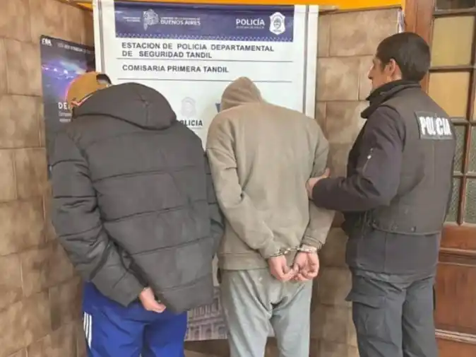 Aprehendieron a dos hermanos que saltaron un paredón y sustrajeron diversos elementos de una vivienda