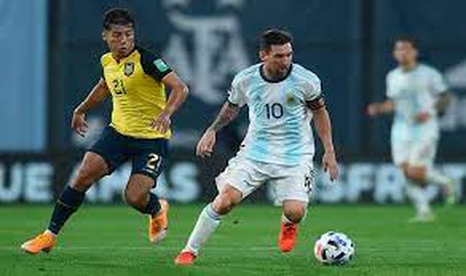 Argentina visita desde las 20:30 a Ecuador