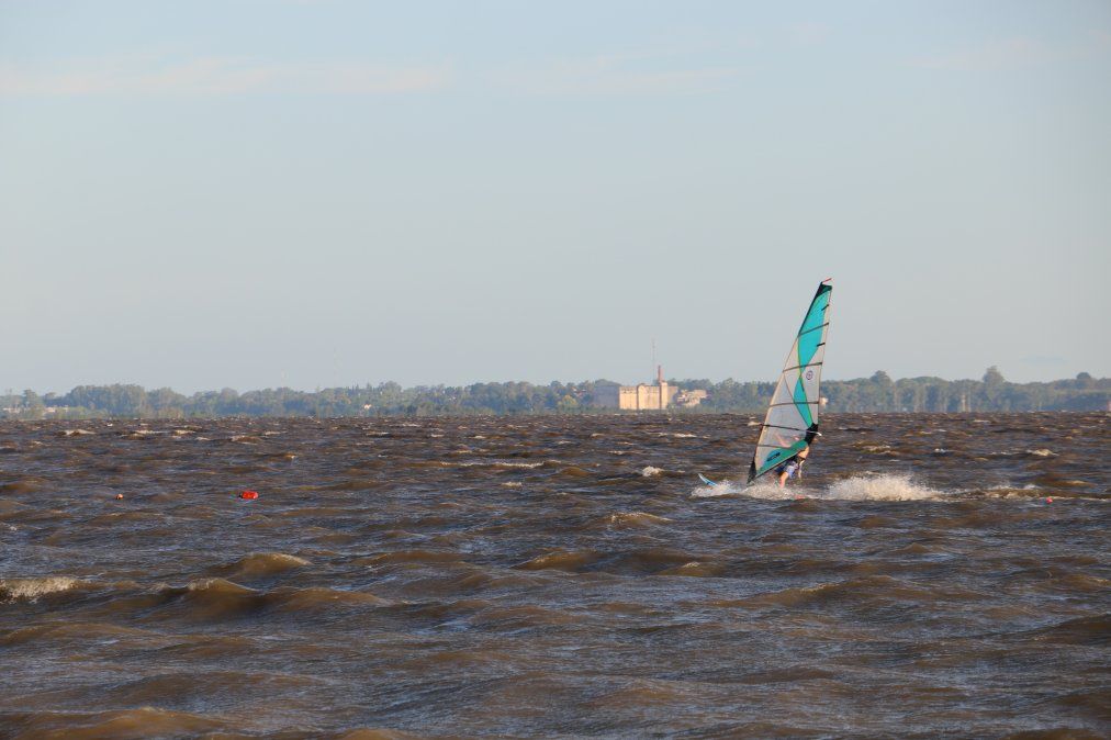 Solicitaron que el windsurf pueda realizarse en Ñandubaysal.    