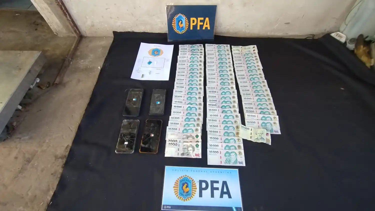 Multioperativo en el barrio Zazpe: los 23 allanamientos terminaron con resultados favorables - 4