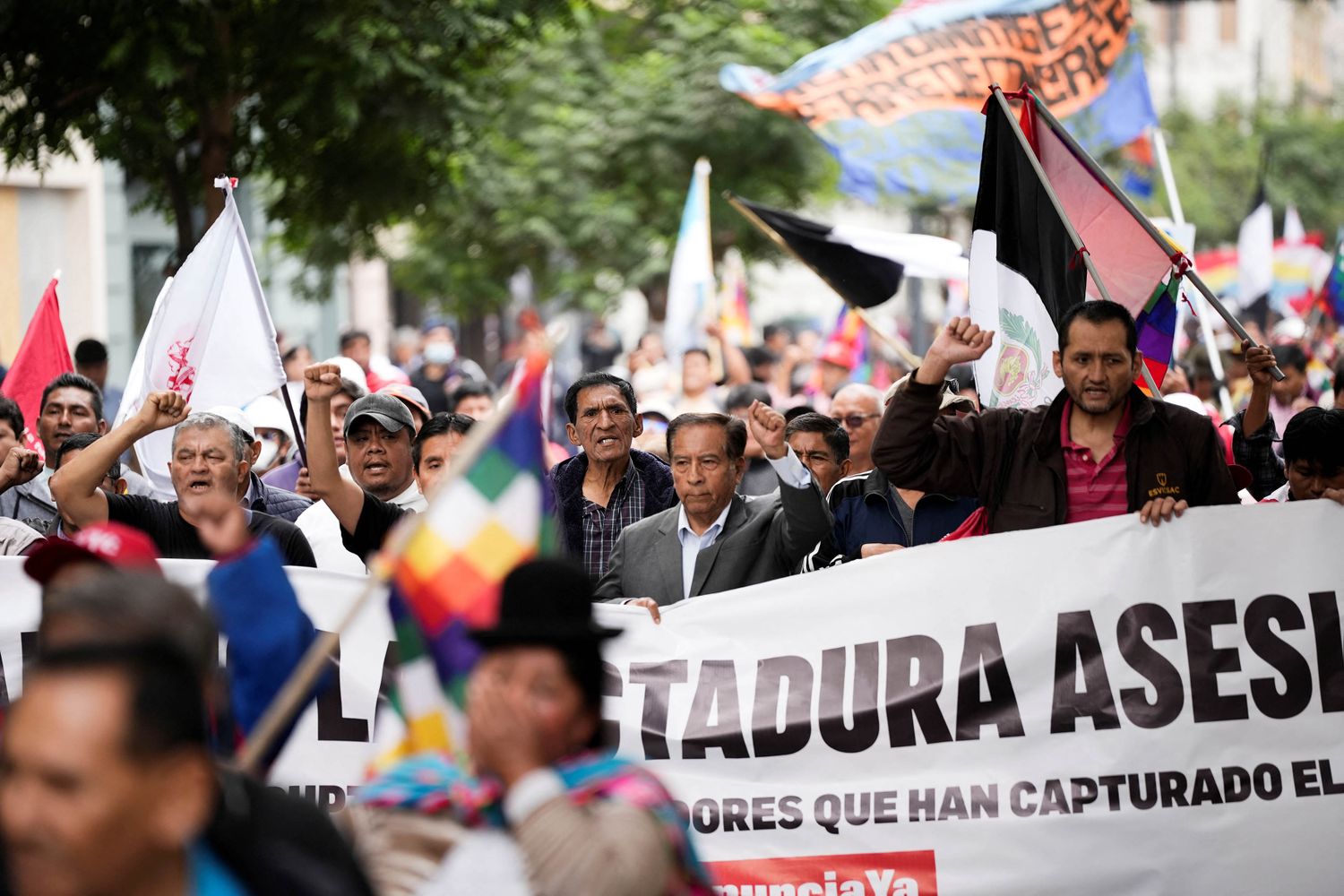 Nuevas manifestaciones reclamaron ayer la renuncia de Dina Boluarte.