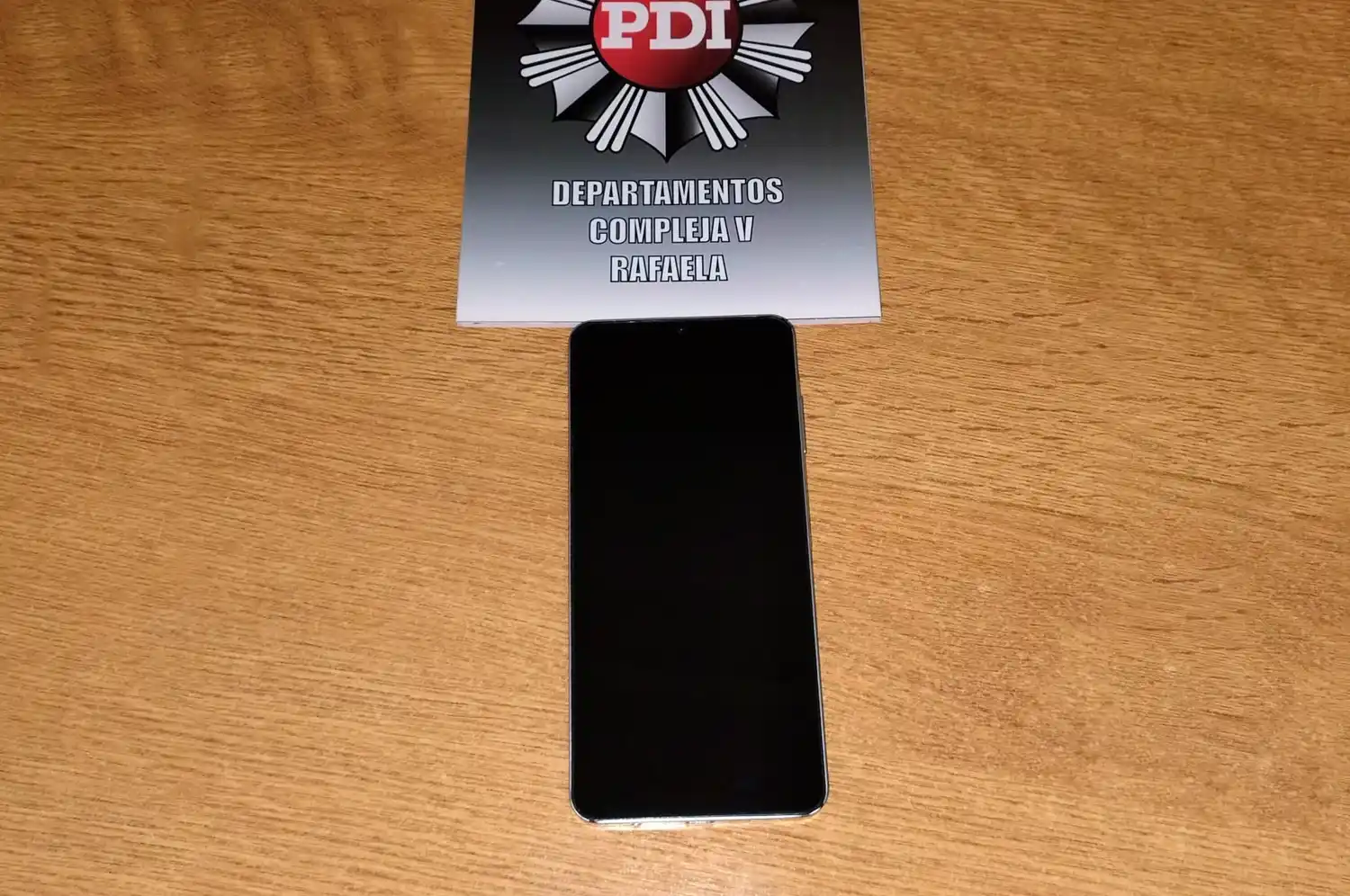 Le pidió el celu a un amigo del barrio para entrar a Facebook, dijo "ya vengo"… y nunca más volvió