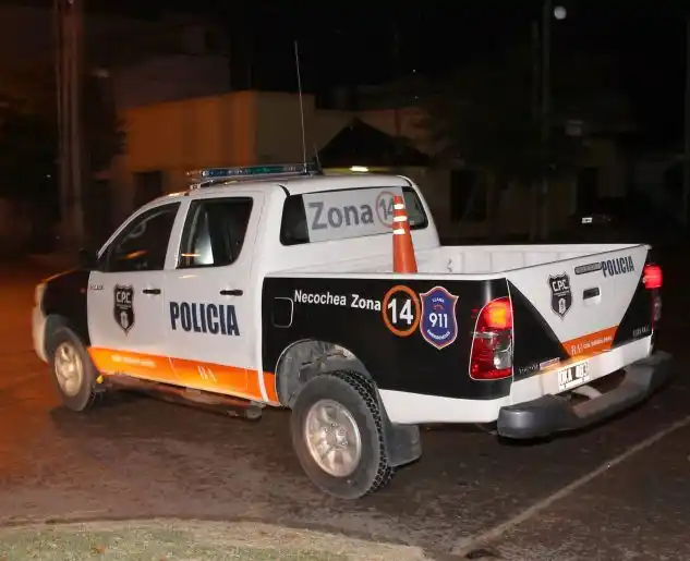 Le pateó la puerta de la casa a su expareja y fue capturado