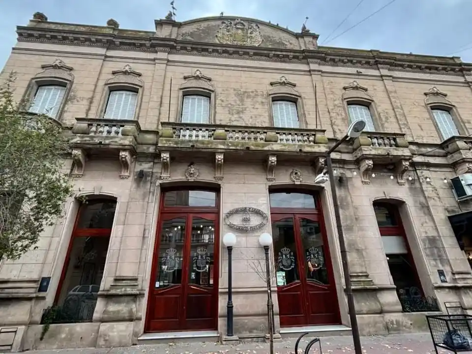 El edificio, inaugurado en 1916, es uno de los espacios arquitectónicos más emblemáticos de Venado Tuerto.