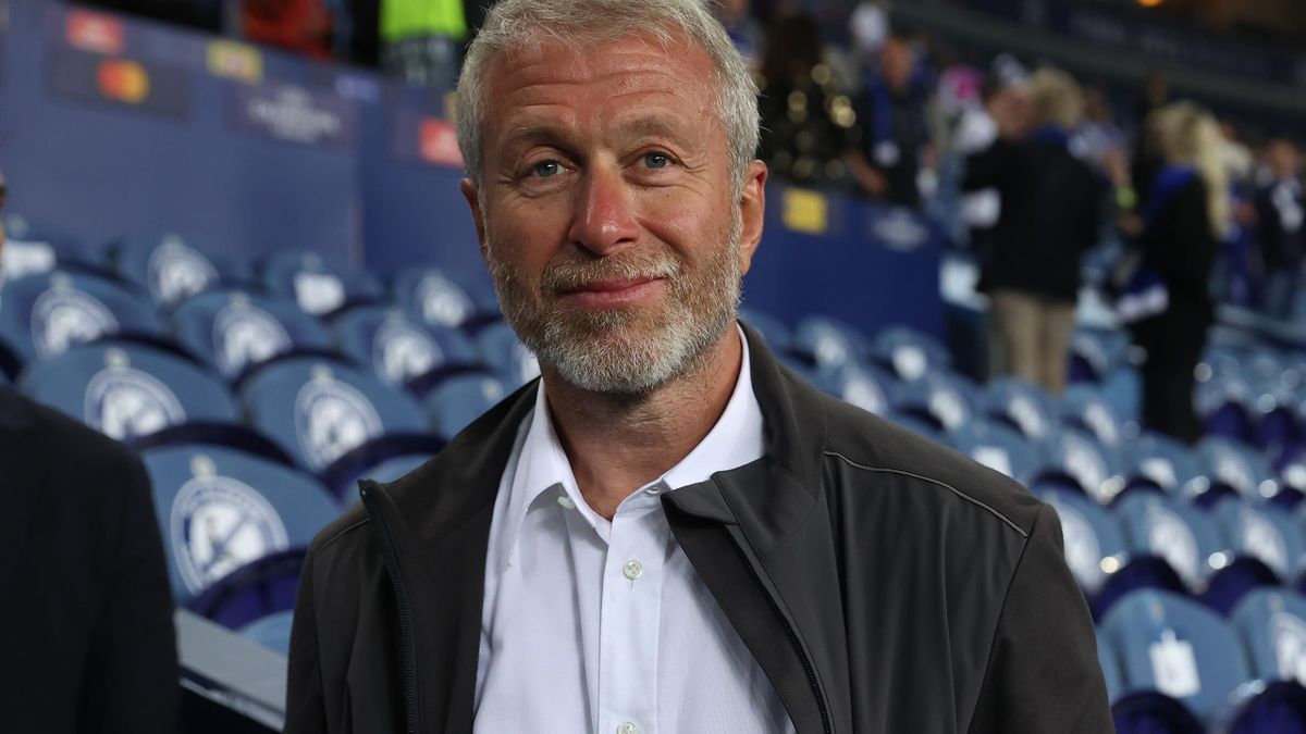 El dueño ruso del Chelsea enfrenta sanciones del gobierno británico