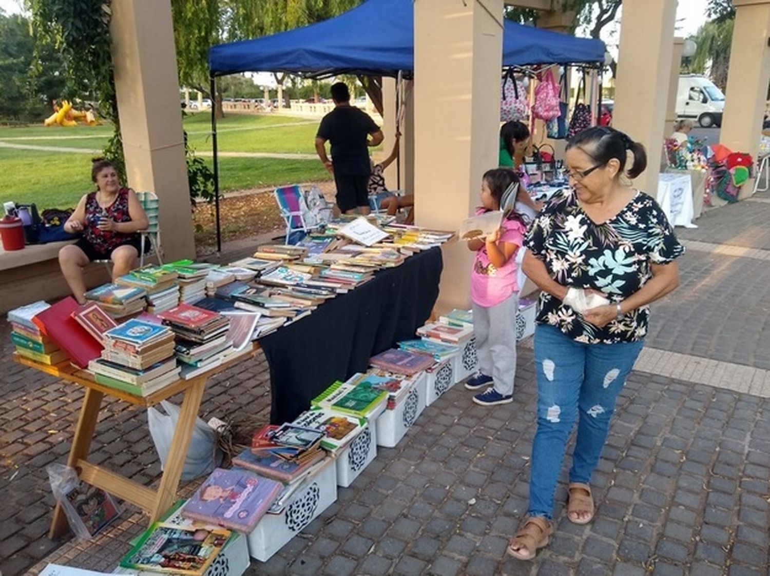 Feria "Paseo del Río", una propuesta cultural y gastronómica