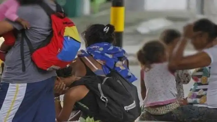 Cantan, hacen malabares o piden limosna: la terrible vida de los migrantes venezolanos en Cúcuta