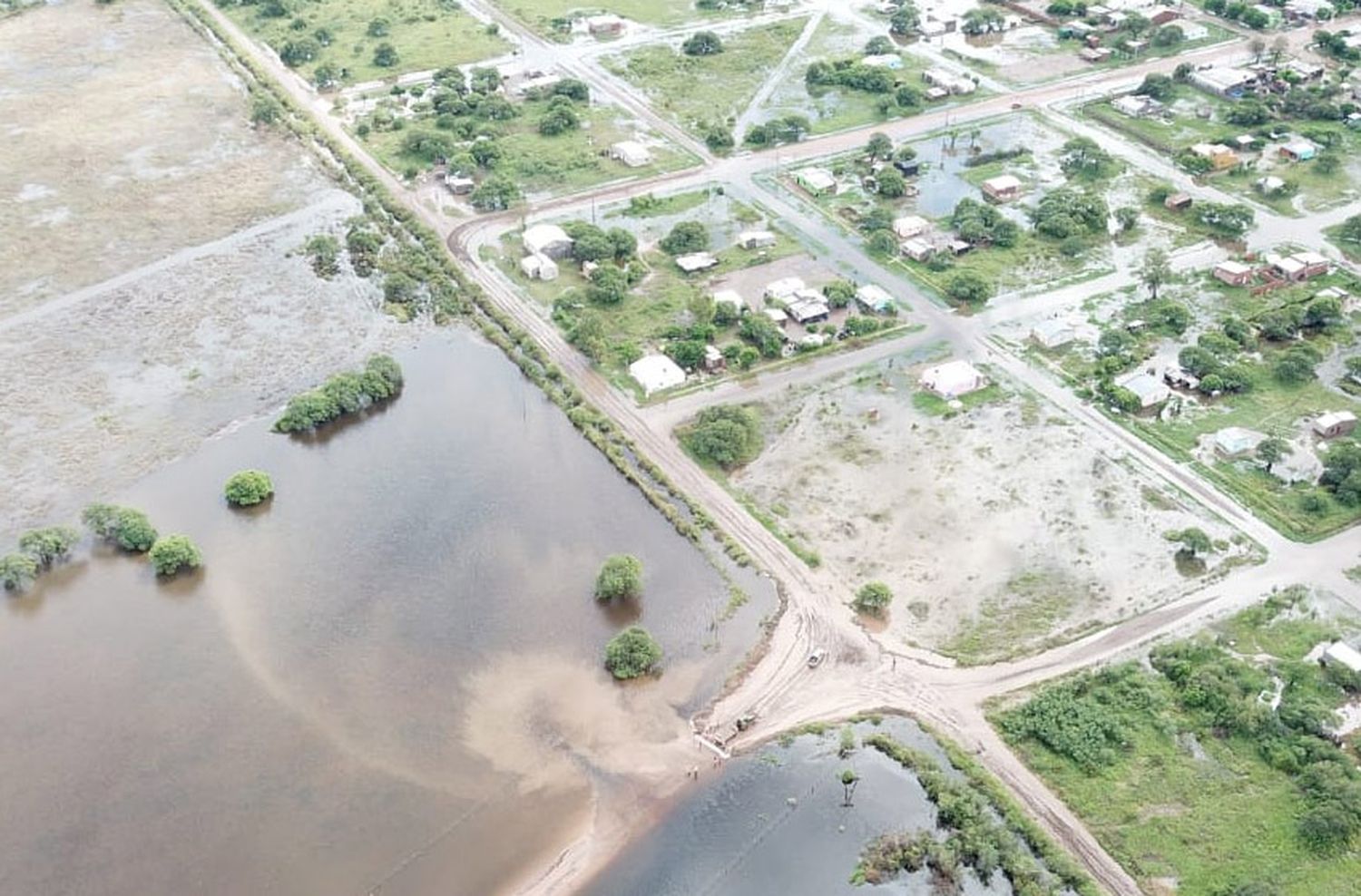 Ya son más de 200 las personas evacuadas por las inundaciones en el norte de Santa Fe