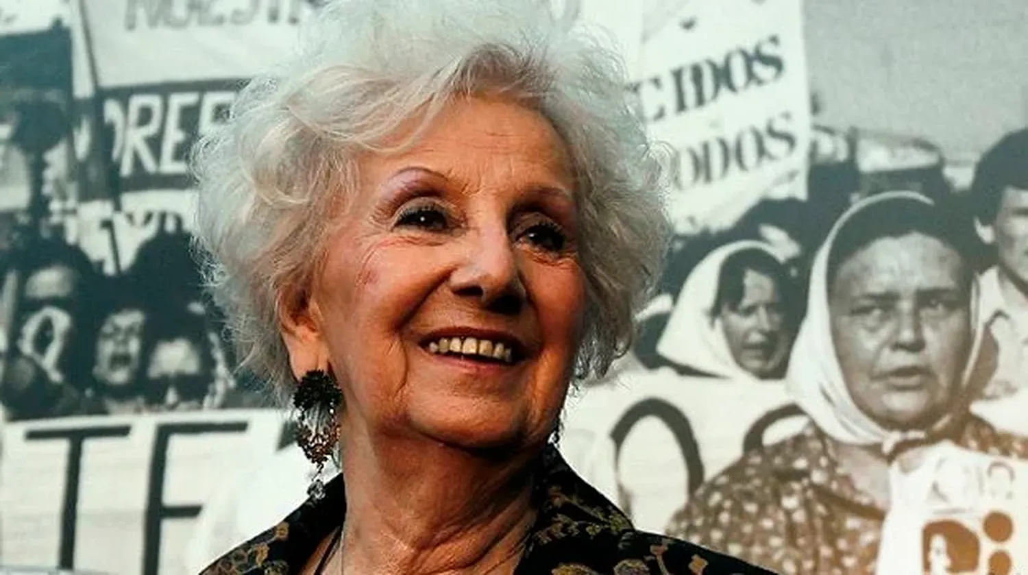 Estela de Carlotto repudió la imagen de la campaña de Milei con la consigna "Nunca Más"