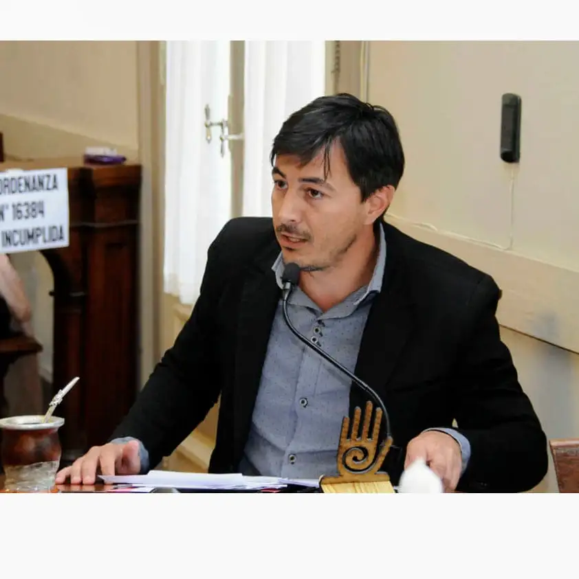 El concejal Méndez elevo un reclamo por la  venta de los locales del Procrear