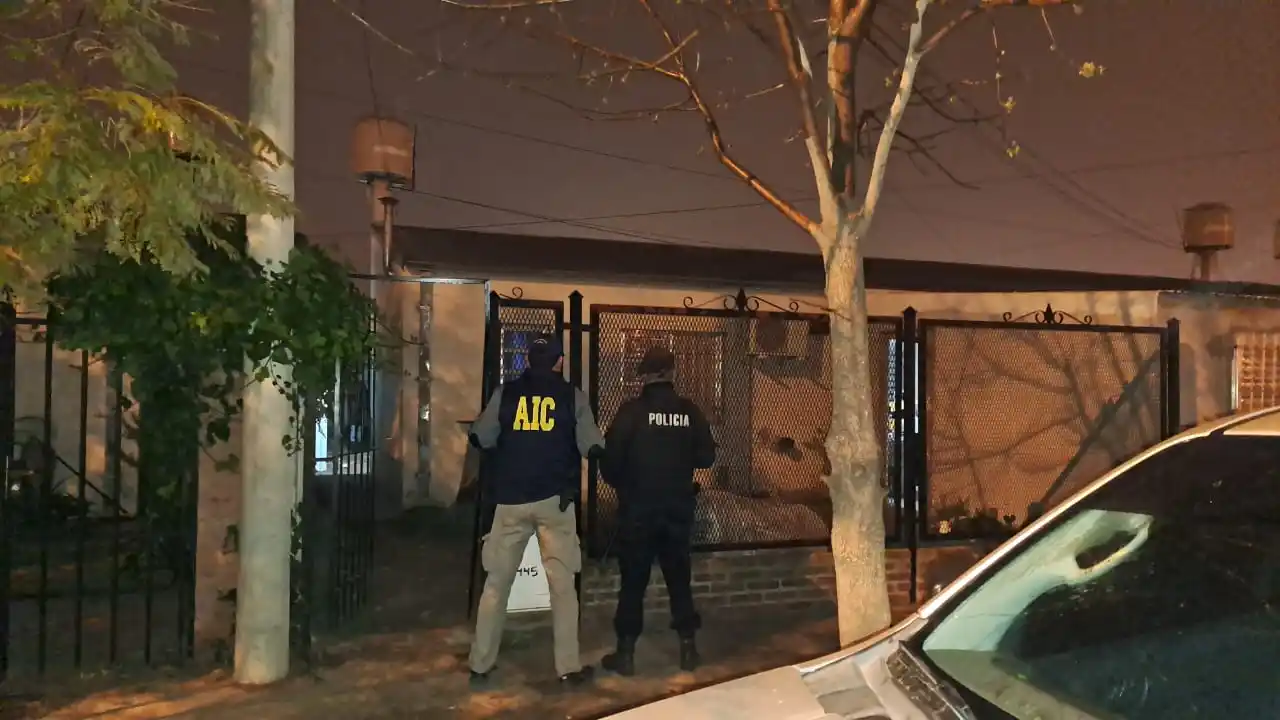 Los agentes allanaron una vivienda ubicada en calle Gobernador Candioti al 1.400.