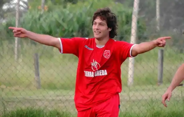 Central Larroque le ganó a Tala y pasó de etapa   