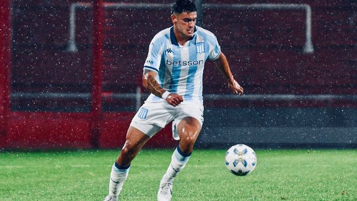 Gol de Paredes y triunfo de la Reserva de Racing