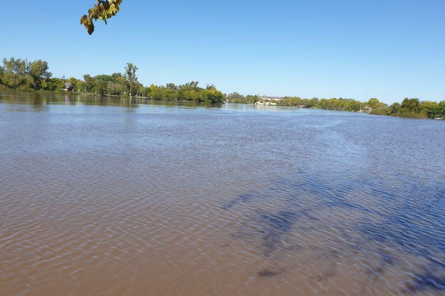 Repunte del río Gualeguaychú: la situación del río Uruguay mantiene vigilancia permanente de Defensa Civil