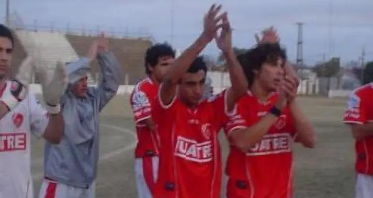 Mitre bajó a Atlético y llegó a la punta