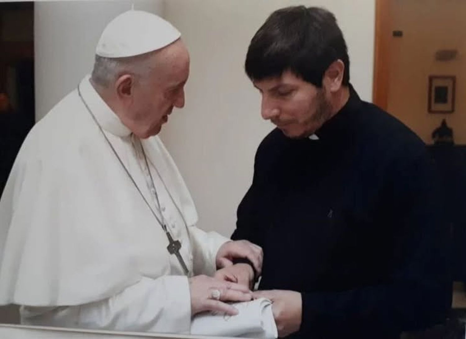 El padre Andrés ponderó “los gestos” y “la cercanía” que definieron al Papa argentino