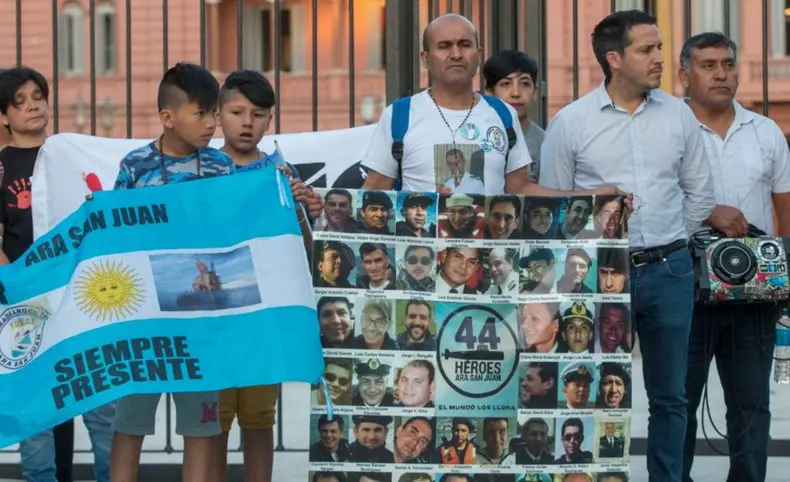 Familiares de los tripulantes del San Juan piden «reflotar» los restos