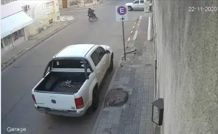 Se conoció un video sobre el accidente entre moto policial y camioneta