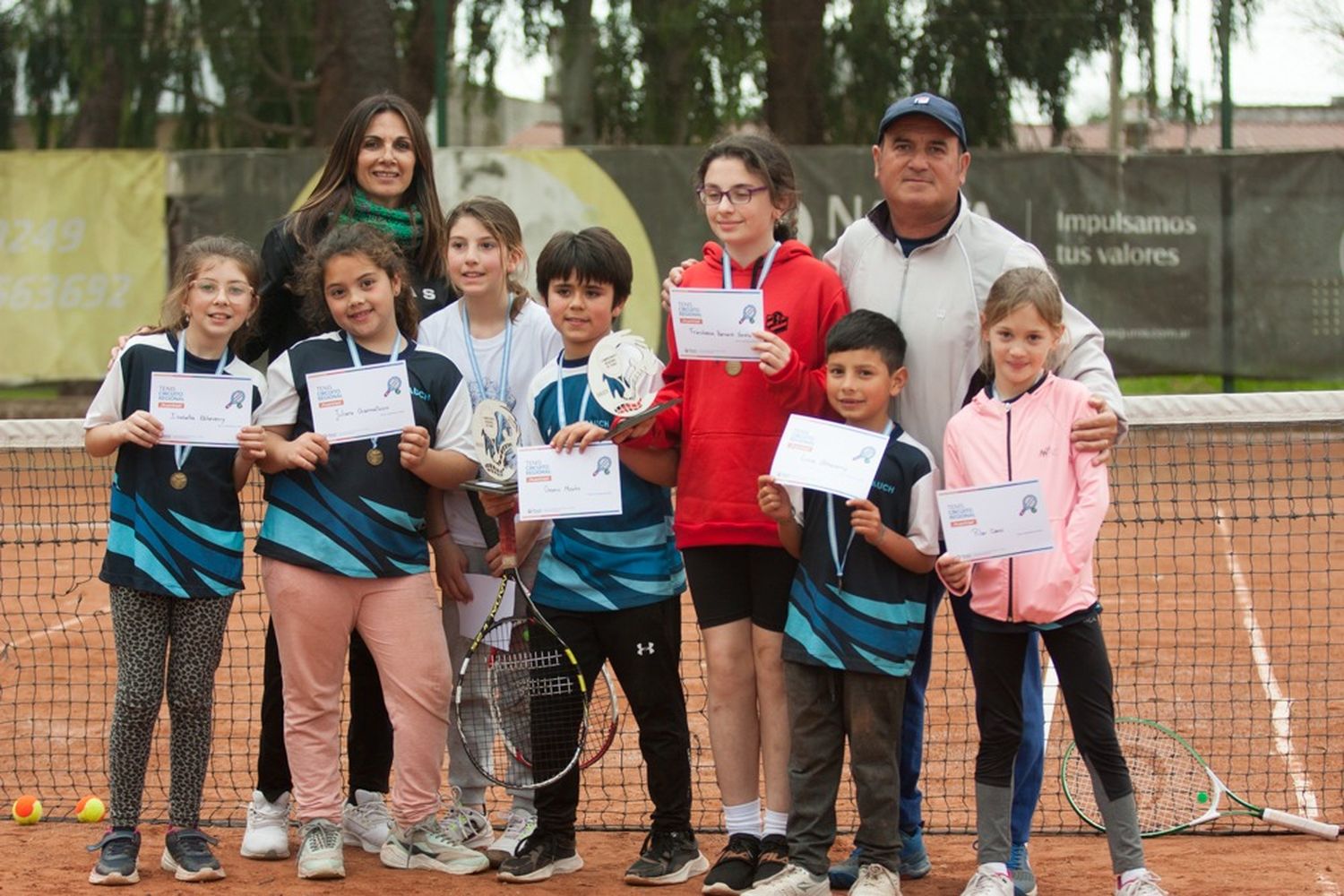 Rauch recibió al tenis de menores.