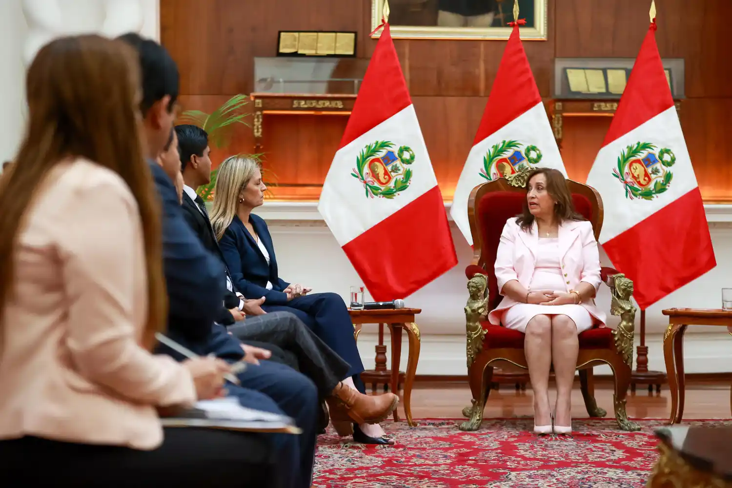 La presidenta Dina Boluarte, durante una reunión con representantes del partido Acción Popular en el Palacio de Gobierno.