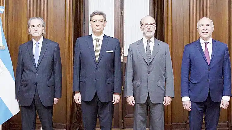 El fallo de la Corte es un intento de golpe
contra los poderes Ejecutivo y Legislativo