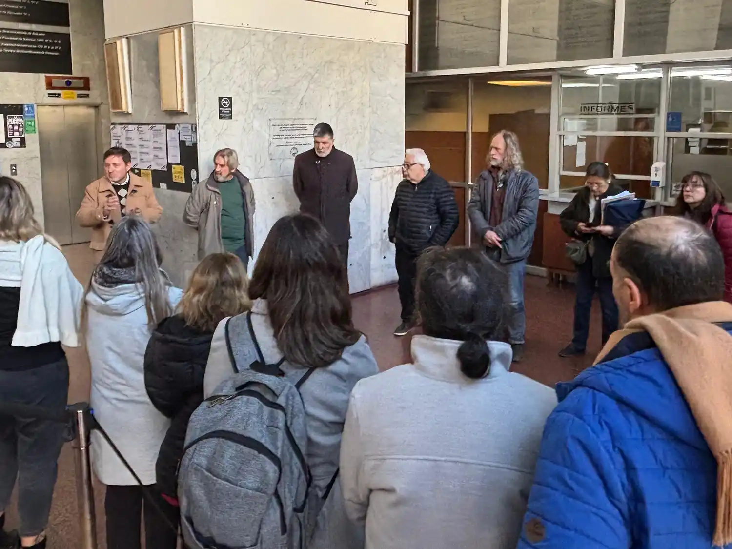 El recuerdo de los detenidos-desaparecidos se realizó en el hall de Tribunales.