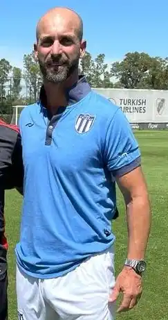 En el debut de Pernía, empató Tristán Suárez