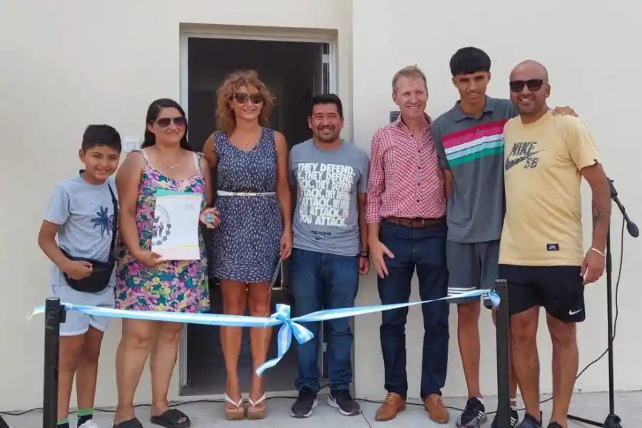 Dos familias sunchalenses accedieron a su primera vivienda