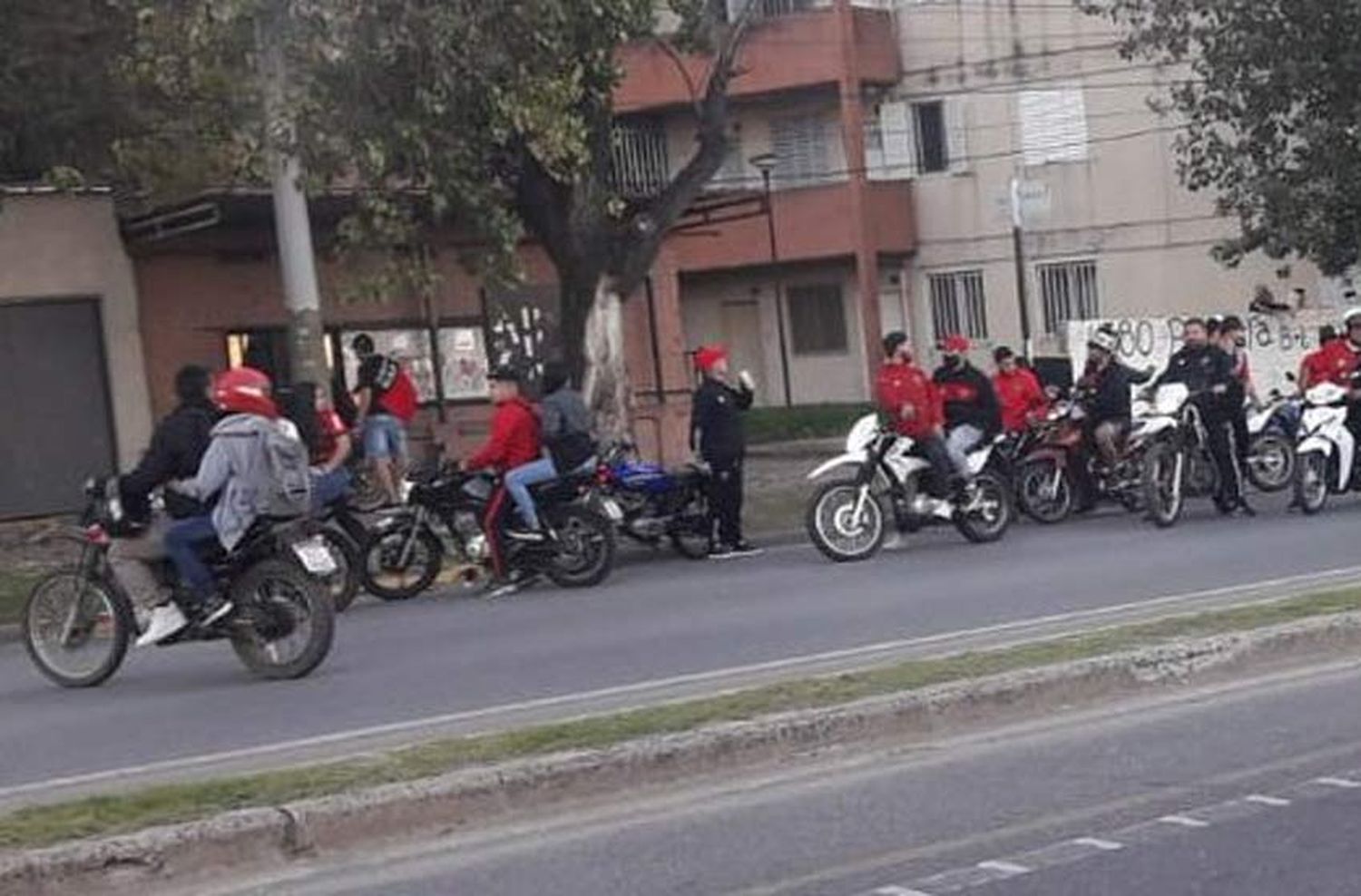 En plena pandemia: hinchas de Newell’s realizaron un banderazo y fueron detenidos por la policía