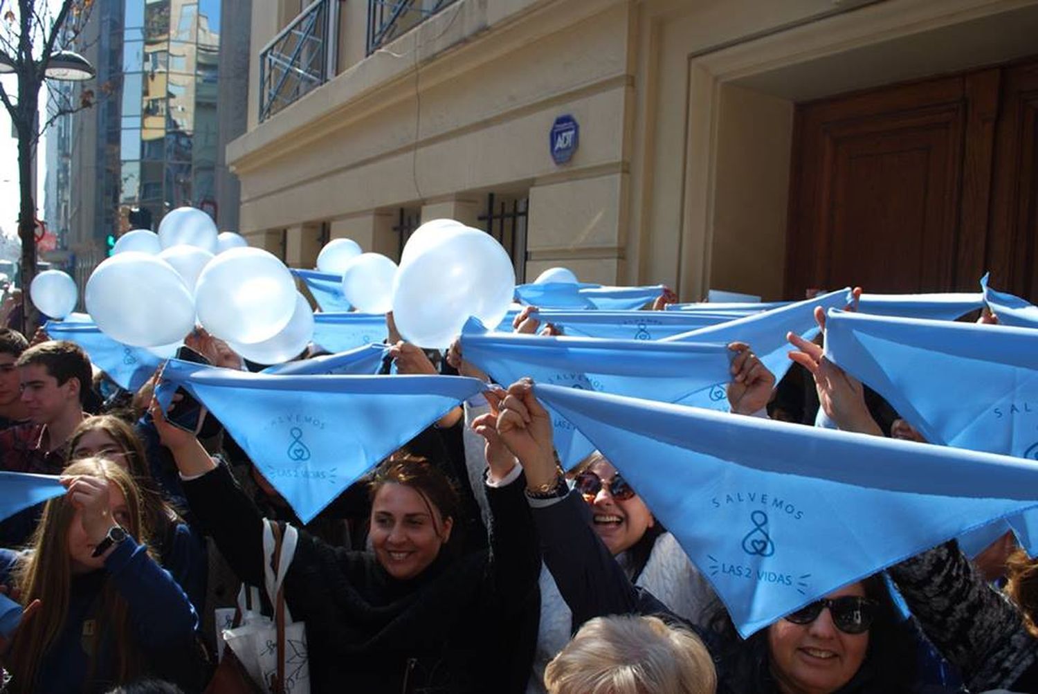 Miles de personas de todo el país participaron de la Concentración Nacional «Salvemos las dos vidas»