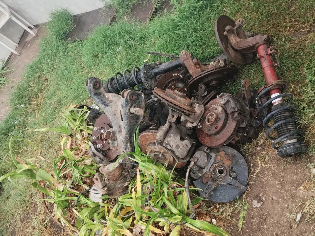 Dos detenidos por robar parte de autos en Zavalla