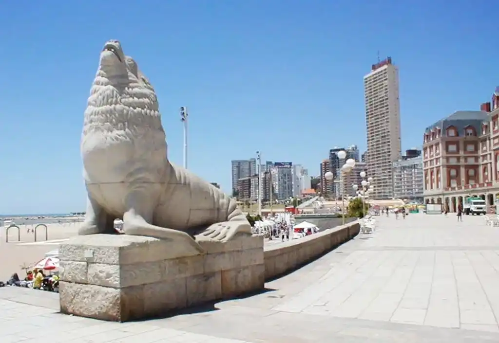 Avanza el plan de "capitales alternas" y el Gobierno prepara visita a Mar del Plata