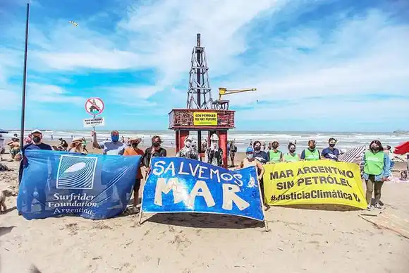 El reclamo por un Mar Argentino sin petróleo recobra fuerza de cara a la temporada alta