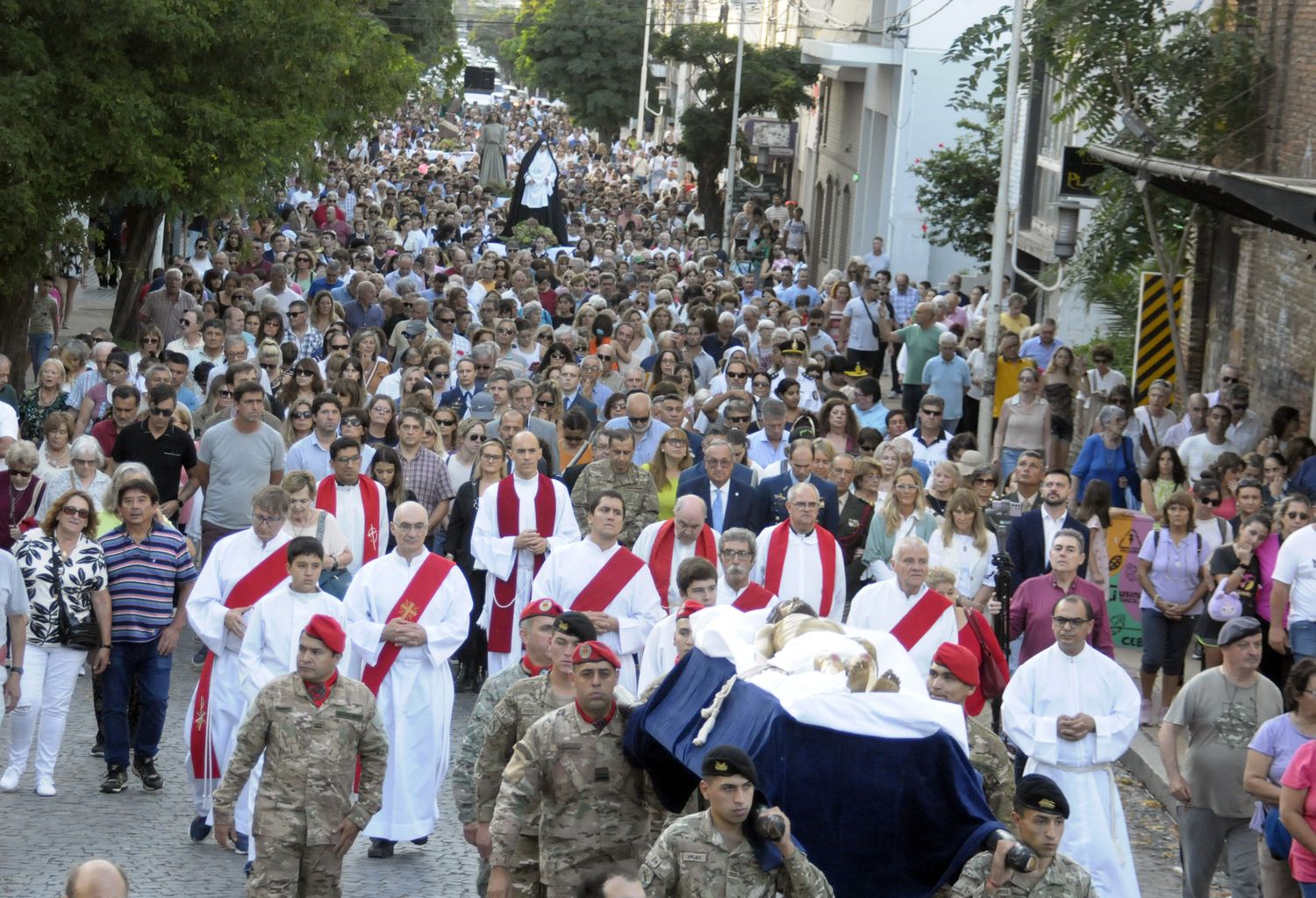 La Solemne Procesión del Santo Entierro, una de las celebraciones religiosas más convocantes.