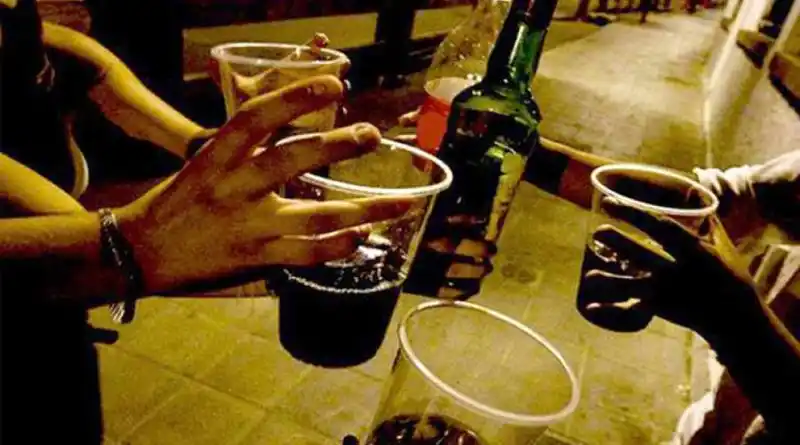  Villa Gesell: prohíben el consumo de bebidas alcohólicas en la vía pública